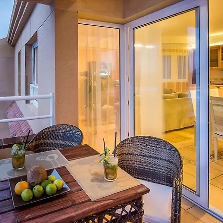 Ocean Breeze Apartment *