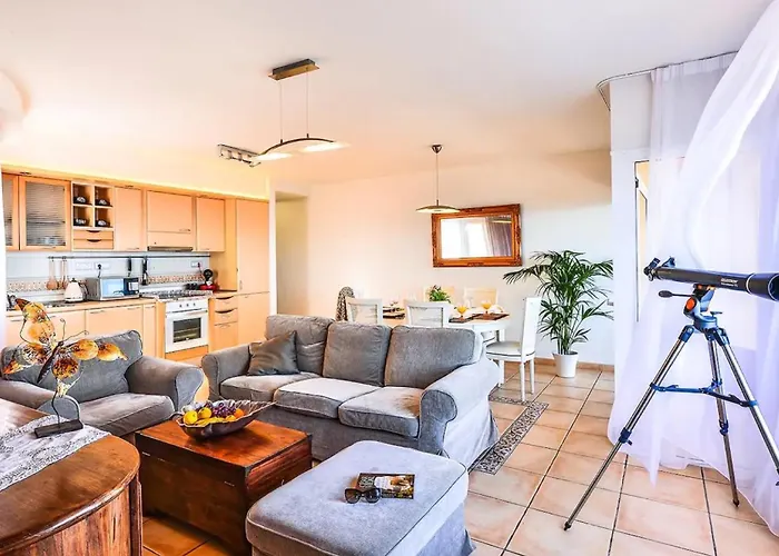 Ocean Breeze Apartment *